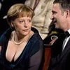 Ангела Меркель сразила публику откровенным декольте