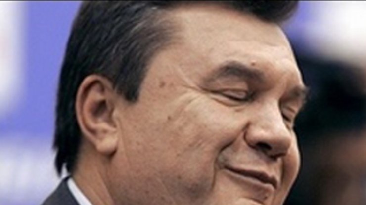 Янукович получил медаль чемпиона Украины по футболу