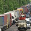 На подступах к Киеву - огромные очереди грузовиков