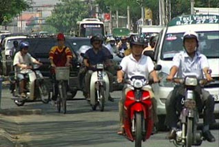 Як борються із автомобільними заторами у В’єтнамі
