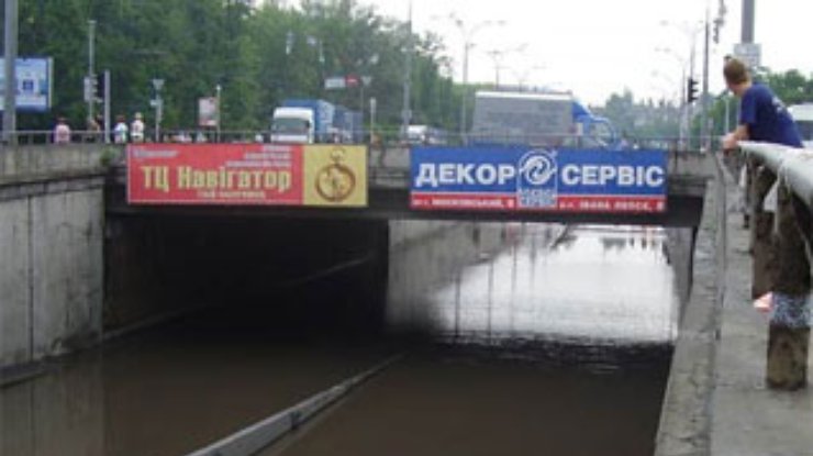 Вчерашняя гроза вызвала коллапс на киевских дорогах