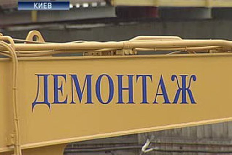Демонтаж ТРЦ перед стадионом НСК "Олимпийский" снова приостановлен