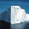 Антарктический ледяной шельф медленно уплывает в океан