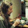 Известный хакер нашел уязвимость в процессорах Intel