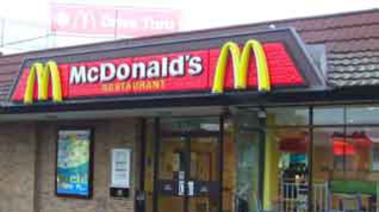 Глухая американка подала в суд на McDonalds
