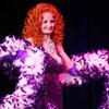 Легендарная стриптизерша на сцене в 80 лет