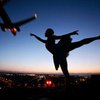 В аэропортах Парижа дают бесплатные уроки танцев