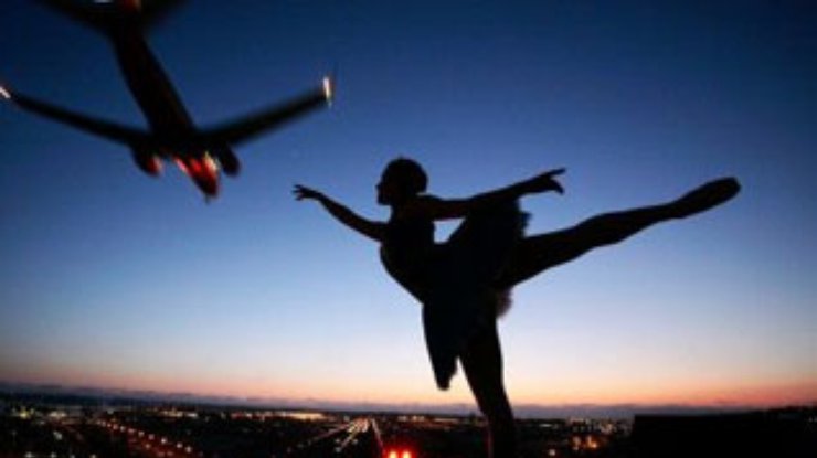В аэропортах Парижа дают бесплатные уроки танцев