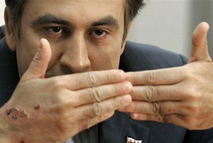 Саакашвили: Россия перегруппировывает войска