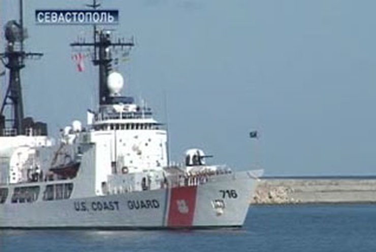 Корабль ВМС США прибыл в Севастополь