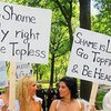 Американки отстаивают свое право ходить топлес