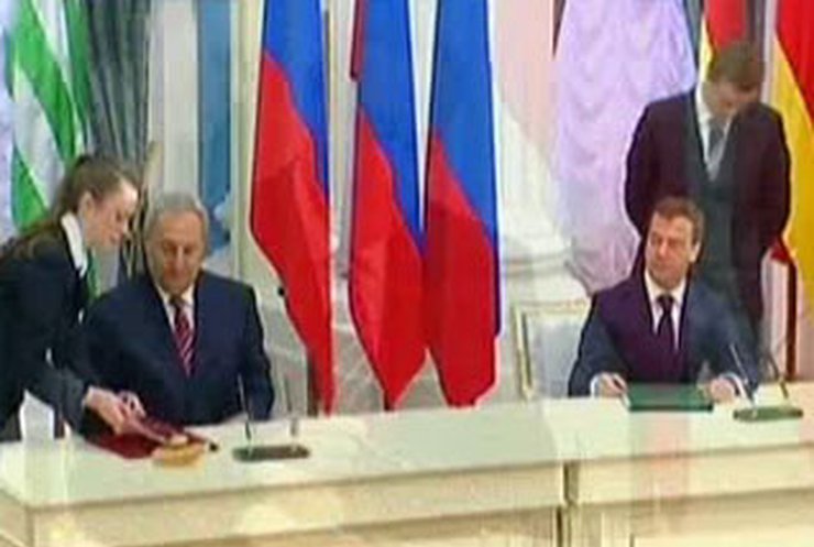 РФ подписала Договор о дружбе с Абхазией и ЮО