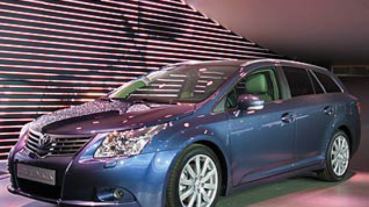 Toyota представила Avensis третьего поколения
