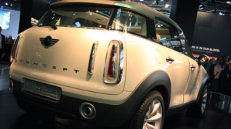 BMW показал в Париже концепт Mini Crossover