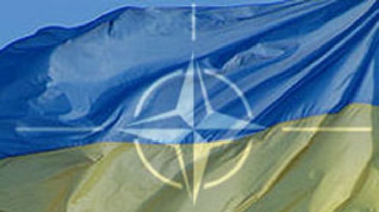 Time: Демократия в Украине может помешать ее вступлению в НАТО