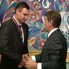 Ющенко наградил Кличко орденом
