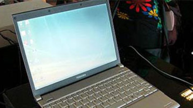 Toshiba представила самый легкий в мире ноутбук