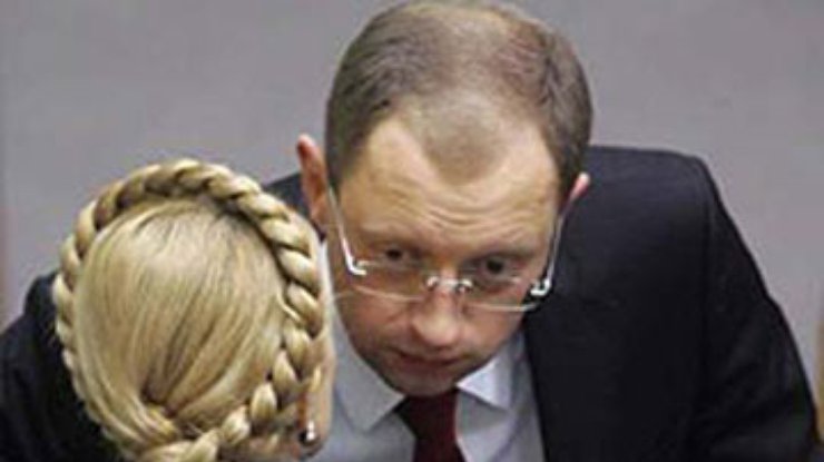Тимошенко надеется "протащить" антикризисный закон с помощью Яценюка