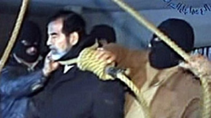 Times: После казни Хусейну нанесли ножевые ранения