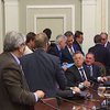 Кризис объединяет политиков