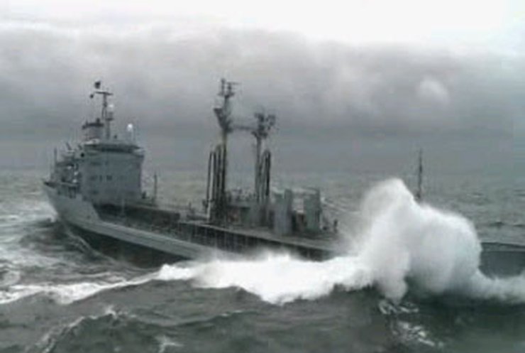 Индийский фрегат затопил судно сомалийских пиратов