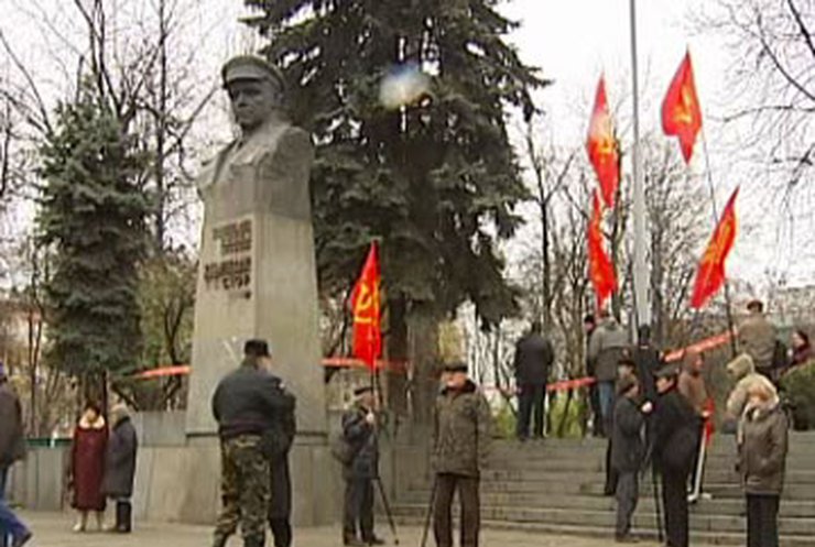 Коммунисты не позволили демонтировать памятник Косиору