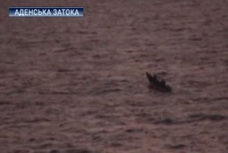 Датское судно спасло тонущих сомалийских пиратов