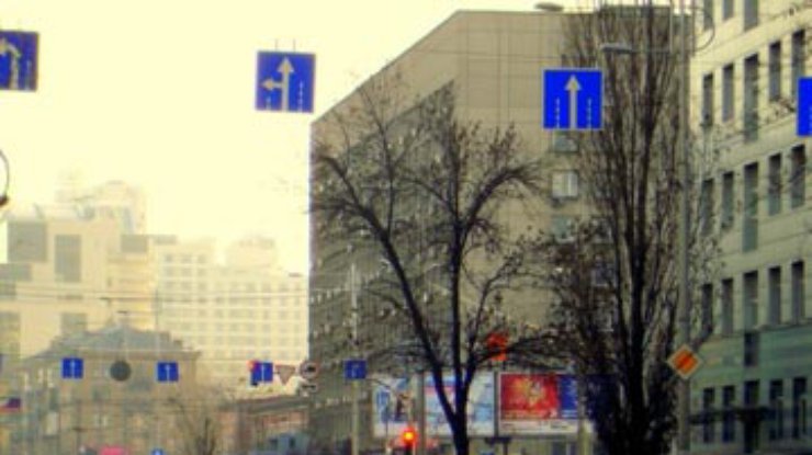 В Киеве демонтируют рекламные площади