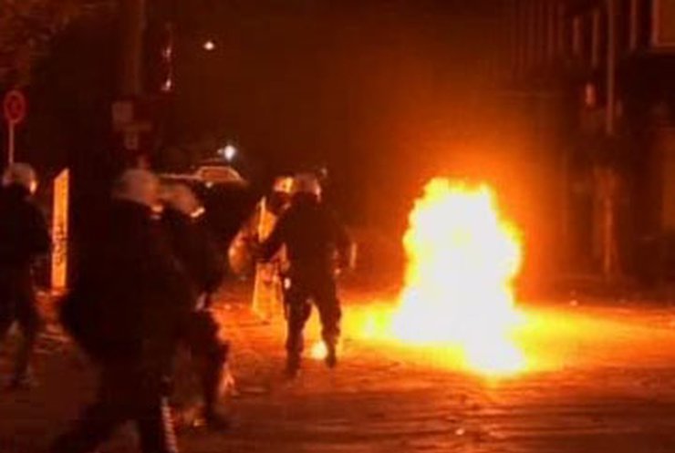 Студенты атаковали полицейские участки в Афинах