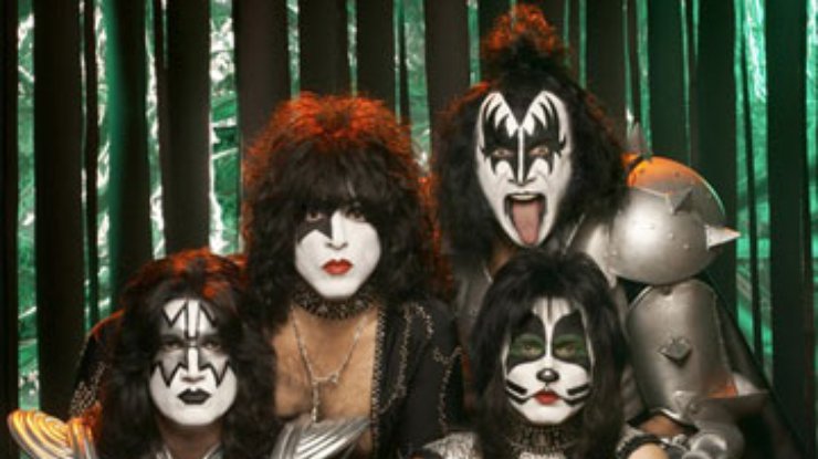 Спустя десять лет группа Kiss пишет альбом