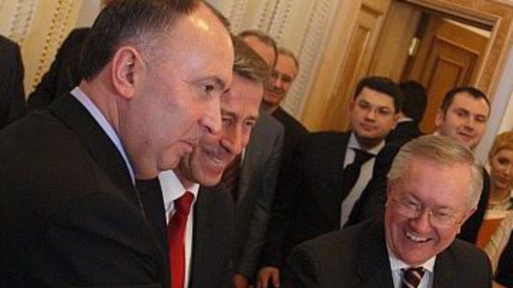 Ну… За коалицию!