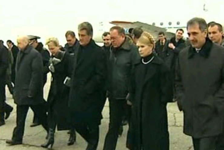 Президент и премьер приехали в Евпаторию на место трагедии