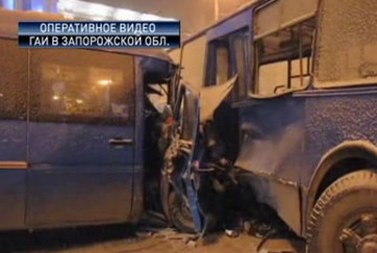 В Донецка автомобиль "Лада" перевернул автобус