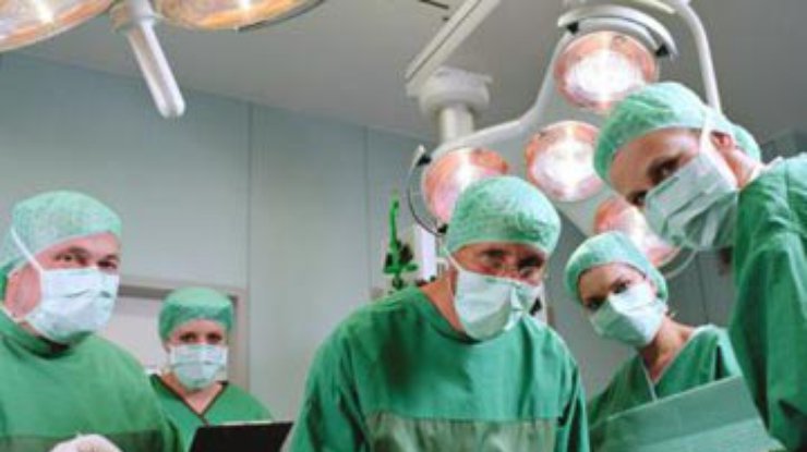 В Литве женщина 13 лет жила с хирургическим инструментом в животе
