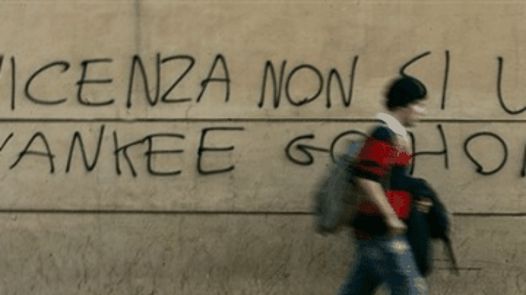 В Италии демонстранты проникли на военную базу США
