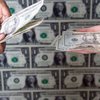 НБУ "выжимает" из банков доллары