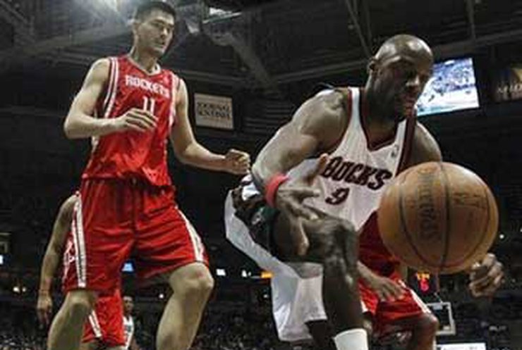 НБА: "Милуоки" сильнее "Хьюстона"
