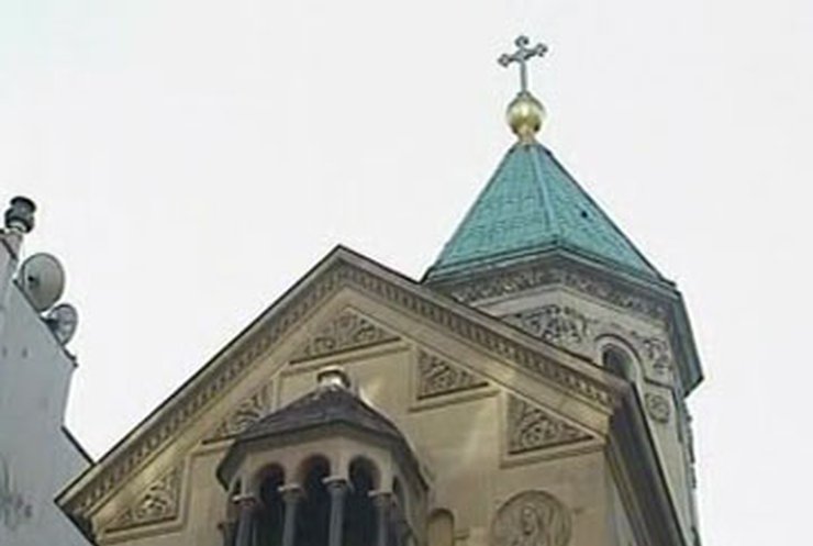 Армянскому храму в Париже исполняется 105 лет