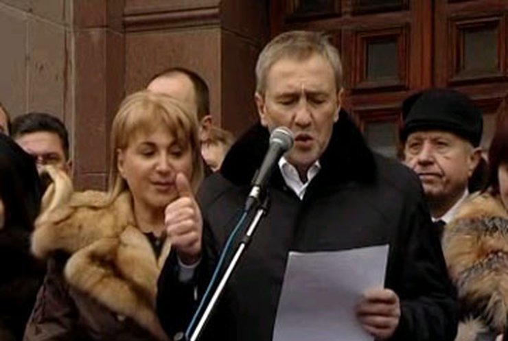 Черновецкий собрал под стенами мэрии пятитысячный митинг