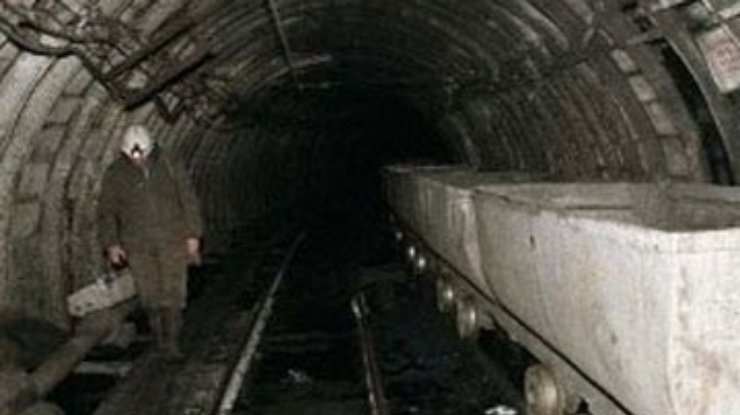 В Луганской области шахтеры отказываются выходить из шахты, требуя выплаты зарплаты