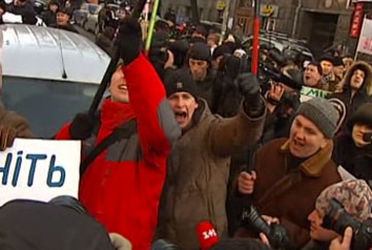 Клиенты банков организовали митинг в центре Киева