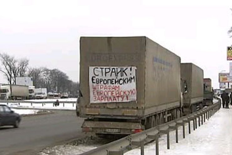 Окружная дорога в Киеве по-прежнему заблокирована