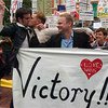 В США гомосексуалисты требуют налоговых льгот
