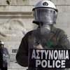 Телохранитель греческого премьера случайно прострелил себе ногу