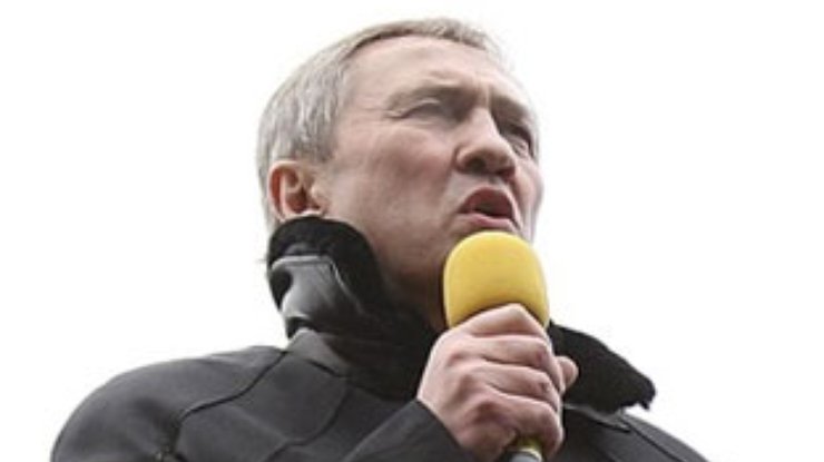 Киевсовет требует от Черновецкого оплатить гастрольные сборы за пение на Крещатке