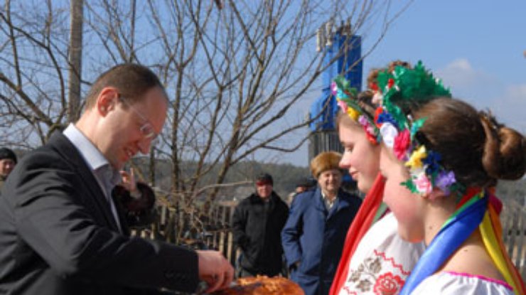 Яценюк: Украинское село спасут 2 миллиарда "целевых" гривен НБУ
