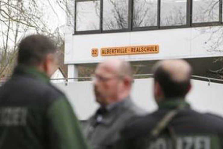 Мужчина открыл огонь в немецкой школе, убиты 10 человек