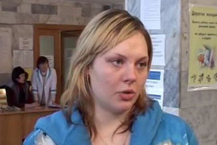 В Луганске беременная женщина чуть не погибла под колесами маршрутки
