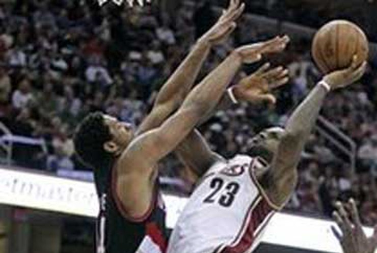 НБА: Леброн снова тащит "Кливленд"