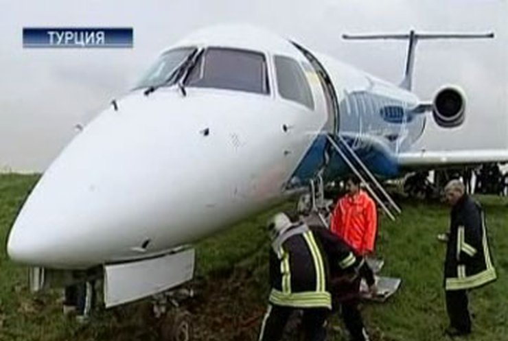 Украинский самолет неудачно сел в Стамбуле
